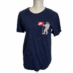 Nike Tee Astronaut Man on the moon Flag Shirt
